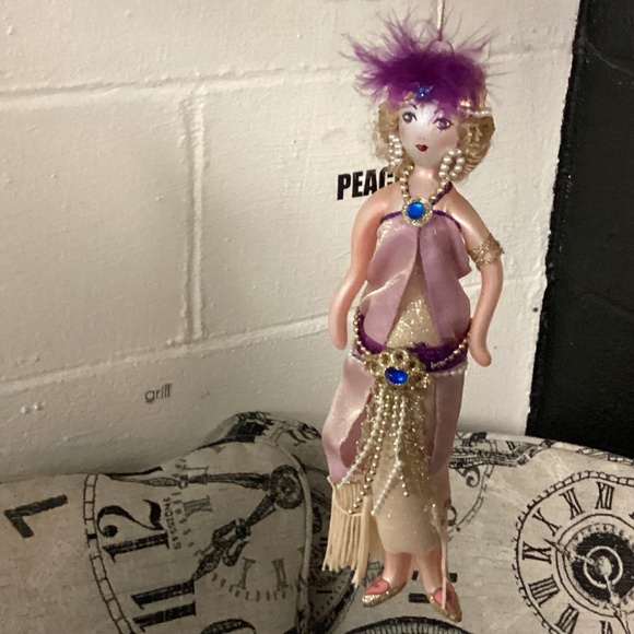 DOLLS OF ELEGANCE. ORNAMENT. . BEAUTIFUL RARE 🌹 FLAPPER - Picture 6 of 10